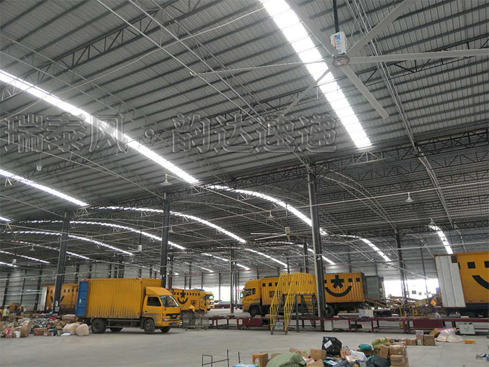 鋼鐵結(jié)構(gòu)廠房車間降溫，瑞泰風(fēng)扇機(jī)組合來給您方案